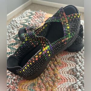 Adorable rainbow pattern Women’s Skechers slip-on memory foam sandals. Size 8